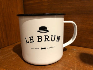 Tasse en émail Le Brun