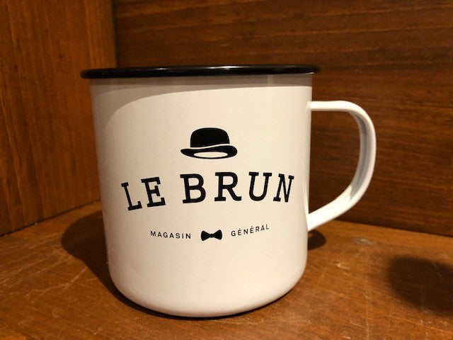 Tasse en émail Le Brun